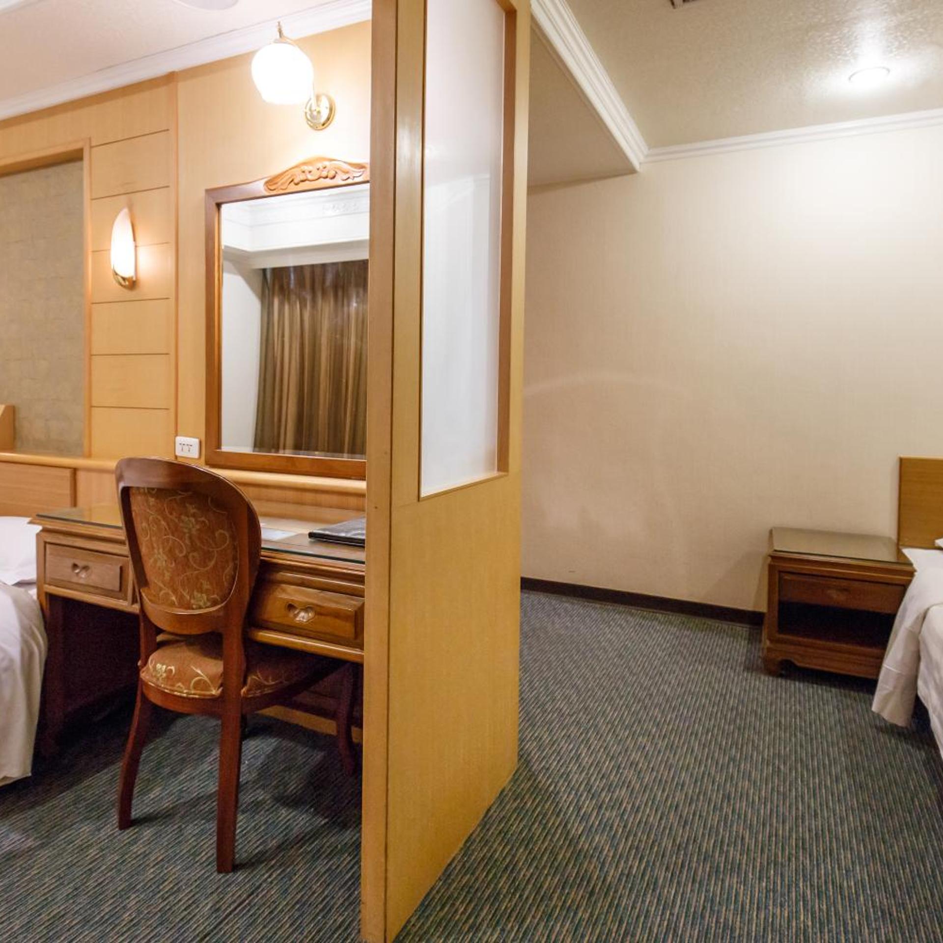 Champion Hotel 34/50
