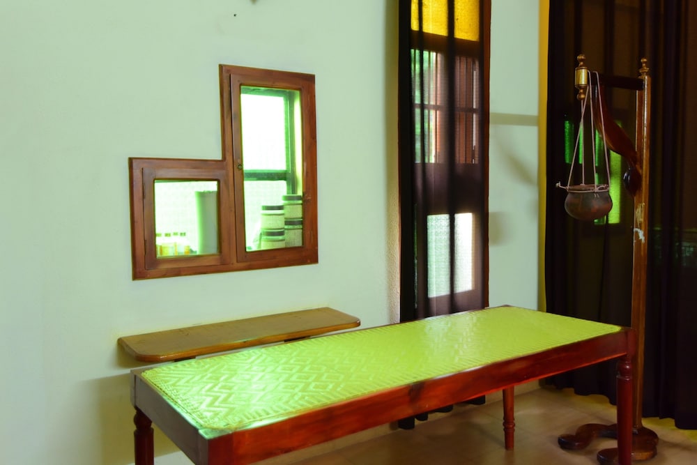 KOVALAM BEACH HOTEL 7/36