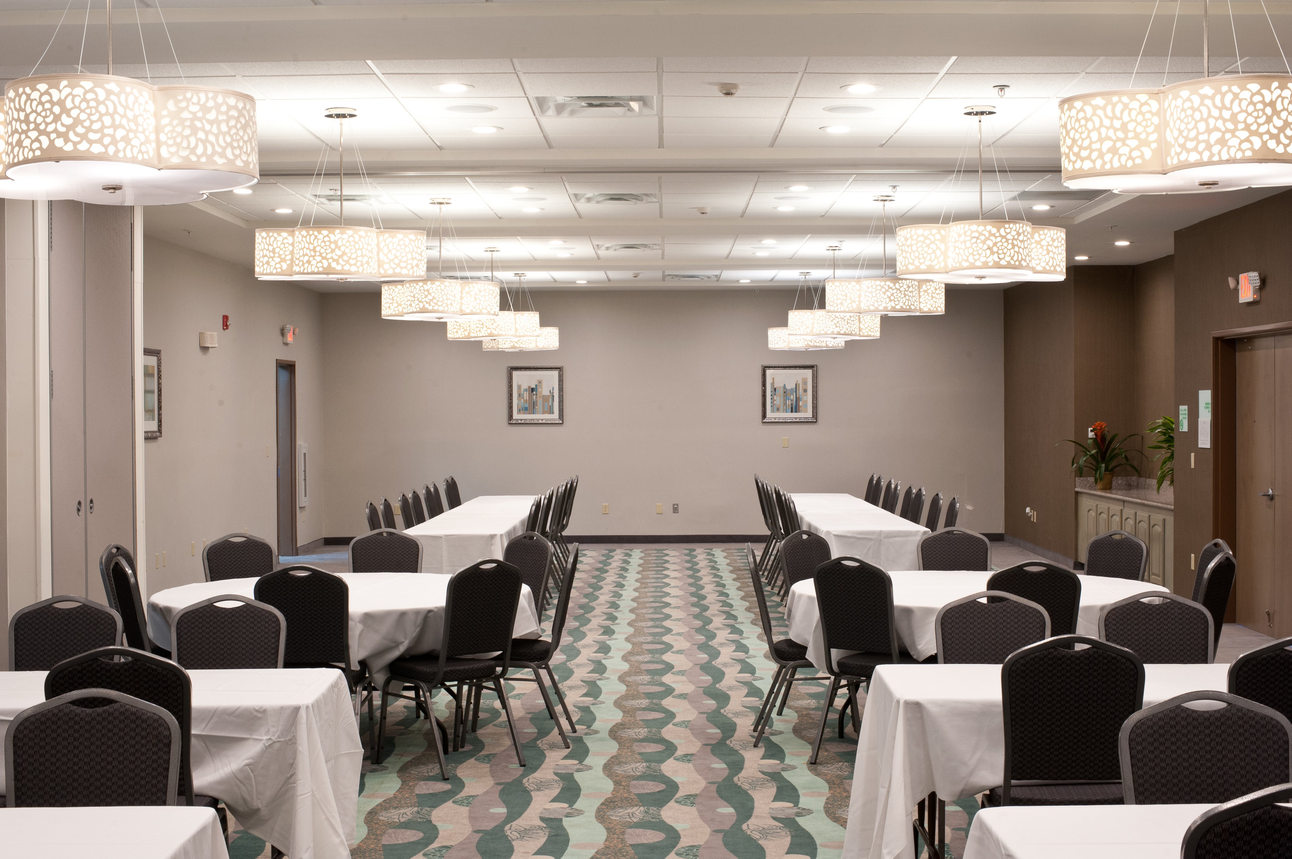 HOLIDAY INN GUIN 59/65