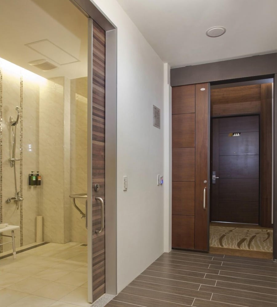 Renyi Lake Hotel 13/51