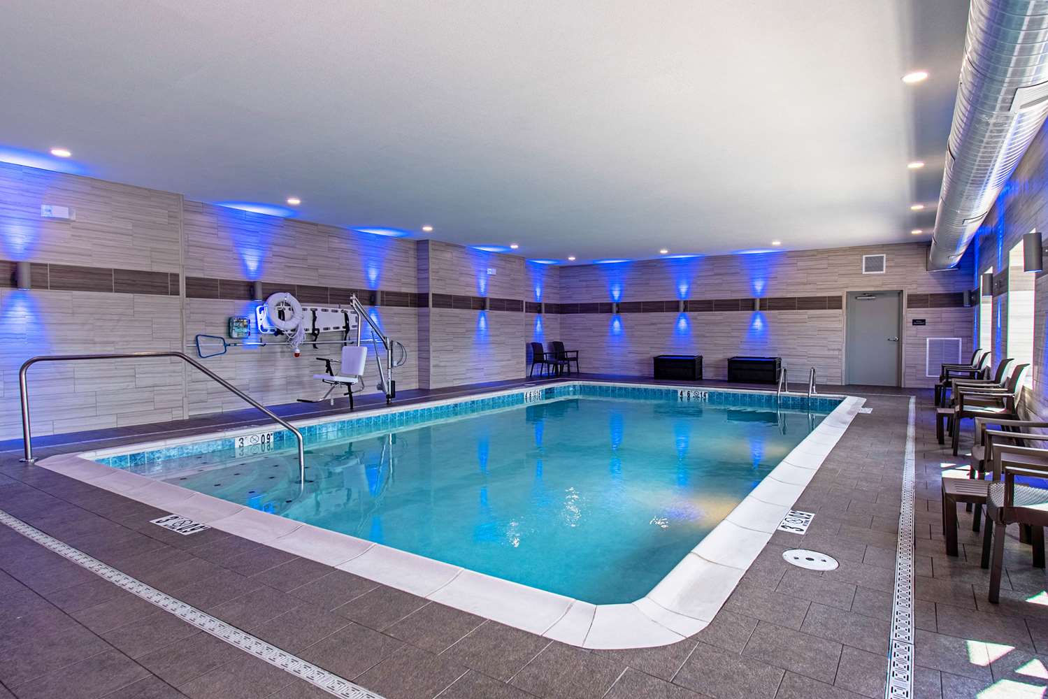 Comfort Suites Grove City Columbus South 22/36