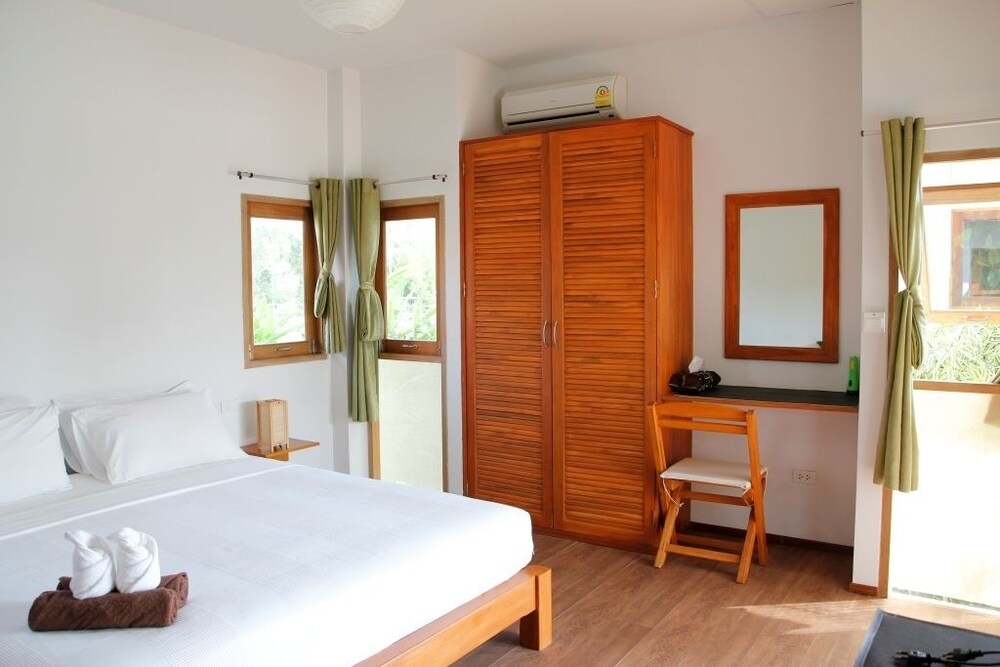 COTTAGE, DOUBLE BED