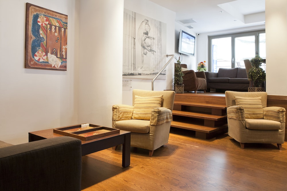 Plaka Hotel 30/38