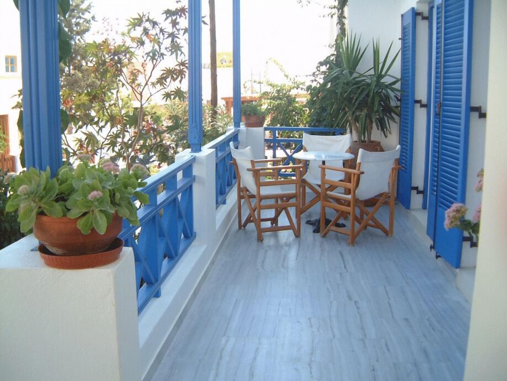 Karidis Hotel 7/48