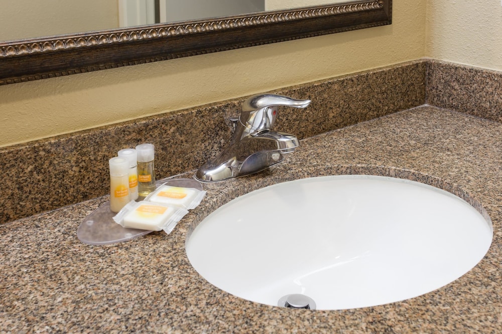 Days Inn by Wyndham Carlsbad 34/45