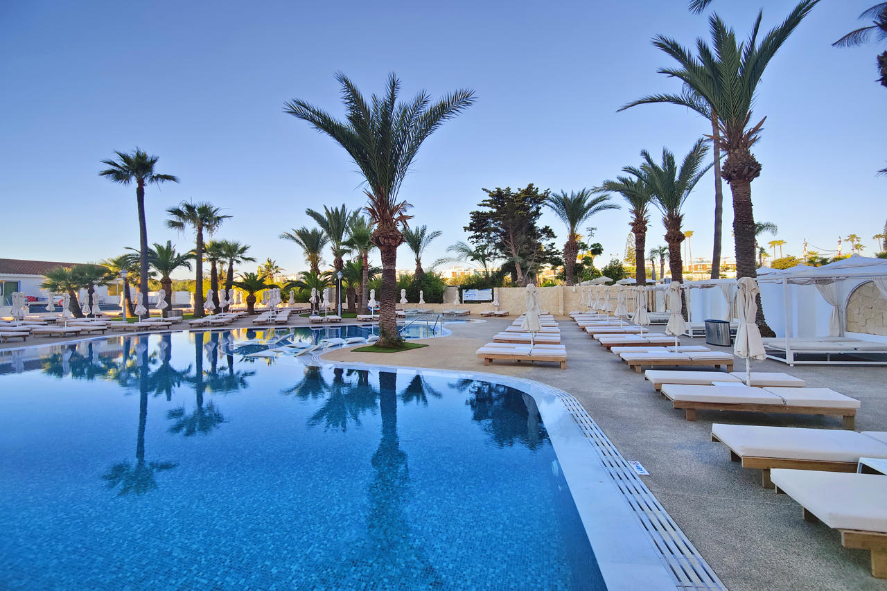 Bohemian Gardens Hotel 36/38