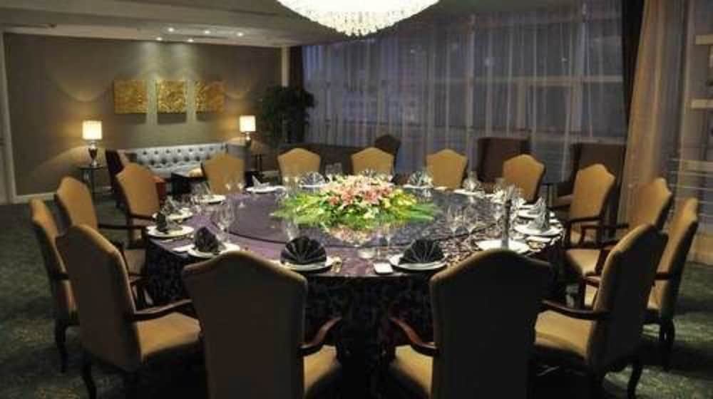 New Century Hotel Qingdao 52/73