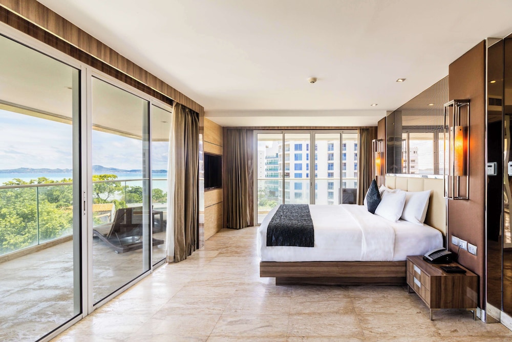 FAMILY SUITE, MULTIPLE BEDS, OCEAN VIEW, LIVING AREA, BALCONY