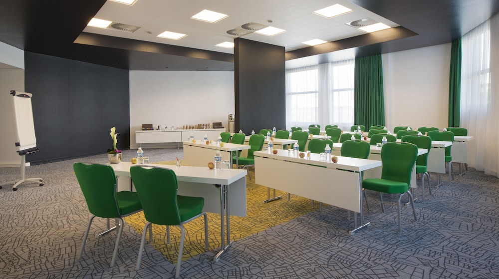radisson hotel nice airport 70/82