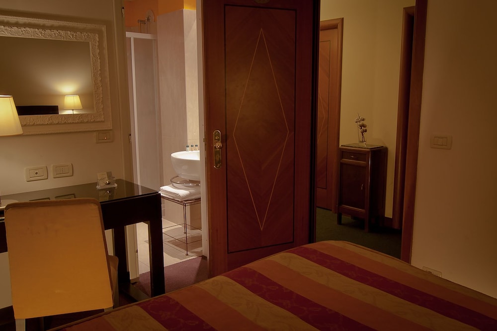 Hotel Arnolfo Aqua Laetitia Spa And Beauty 12/26
