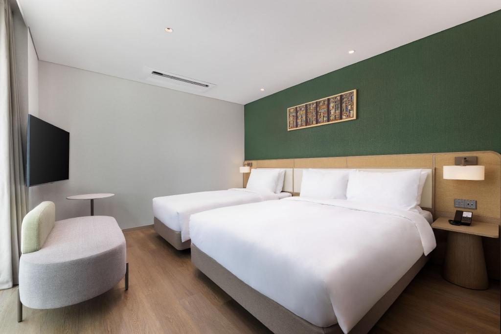 غرفة بريميوم فاخرة بريفيليج بسرير مزدوج وسرير فردي، Mercure Ambassador Seoul Dongdaemun 3/4