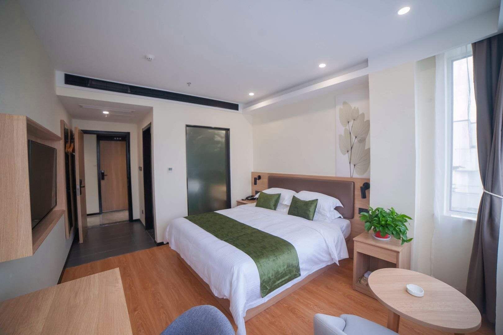 DELUXE, DOUBLE BED