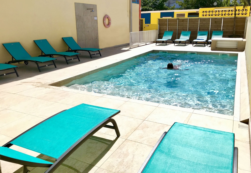 KARAIBES HOTEL 37/65