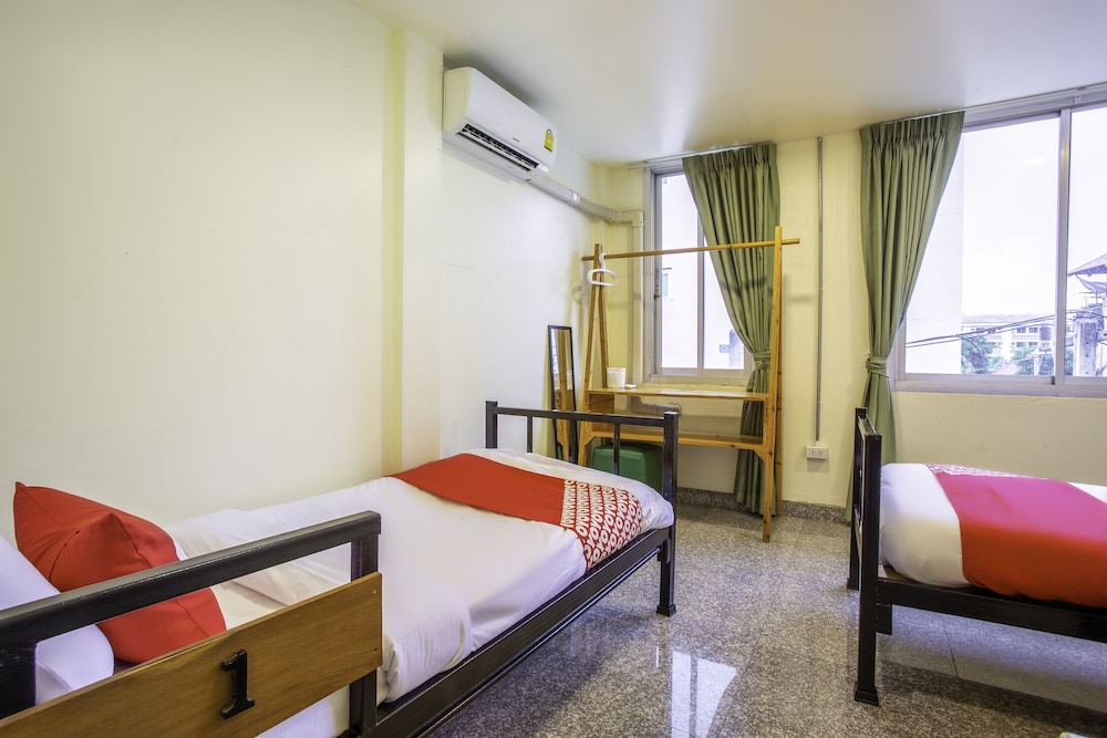 OYO 928 Leaf Hostel 25/55