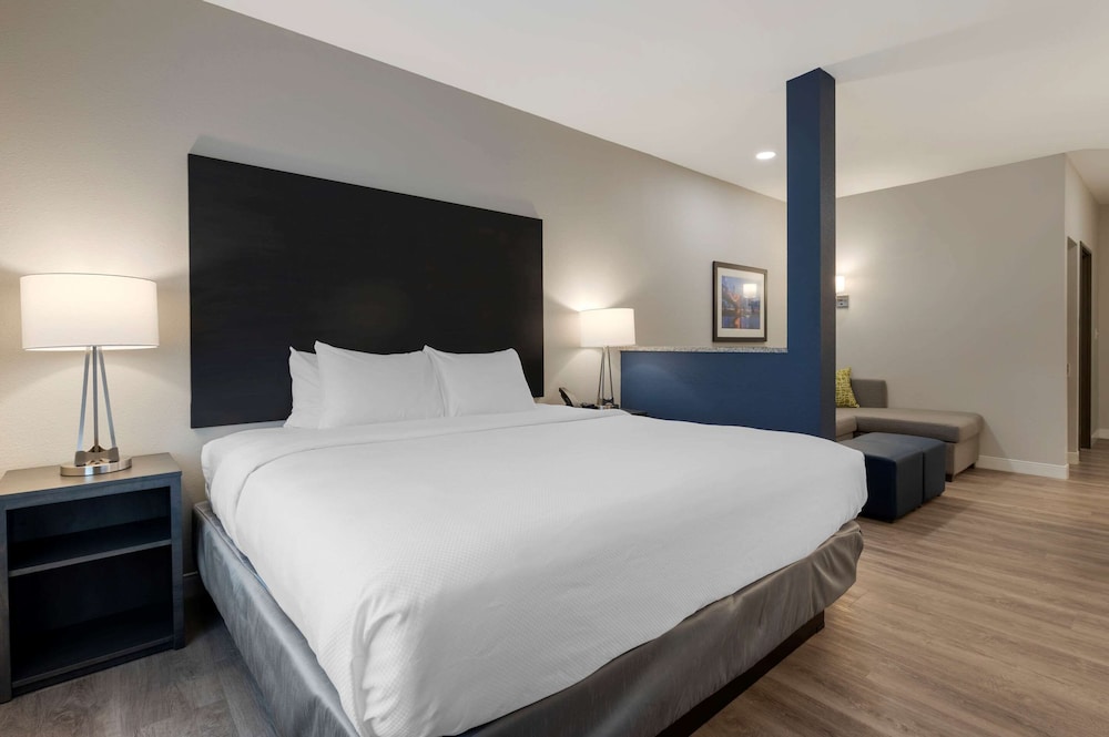 ROOM, QUEEN BED, ACCESSIBLE
