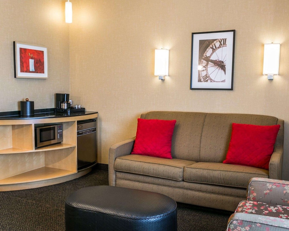 Cambria Hotel Denver International Airport 34/63