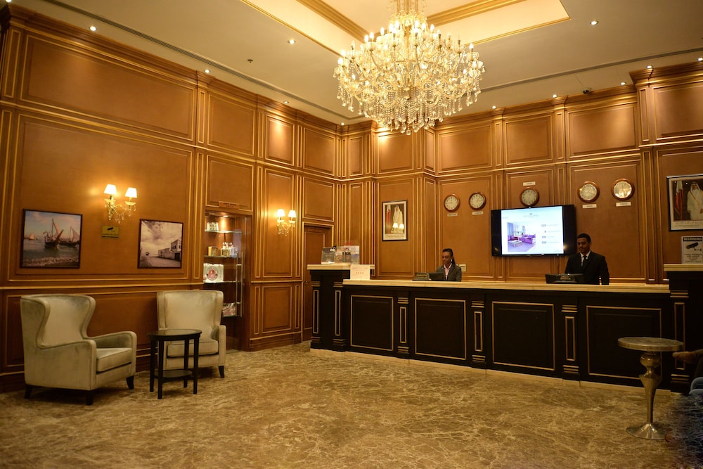 Strato Hotel By Warwick 4/28