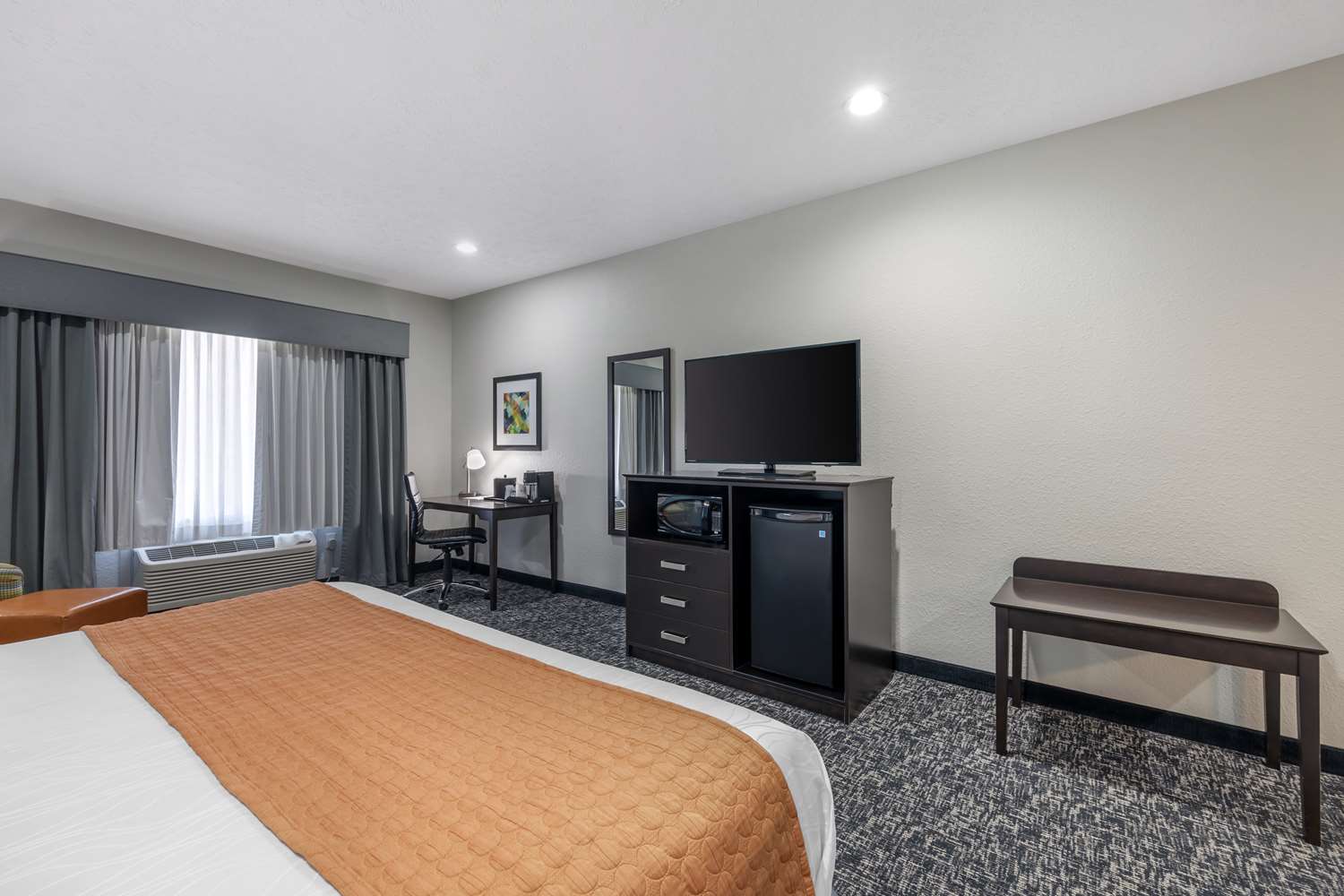 غرفة بسرير كينج بحوض استحمام لذوي الإعاقة، Best Western Plus Owensboro 3/5