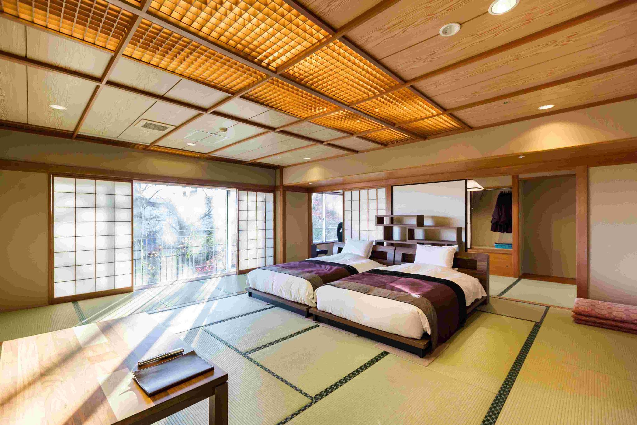 Japanese, 8 Futon Beds, Smoking