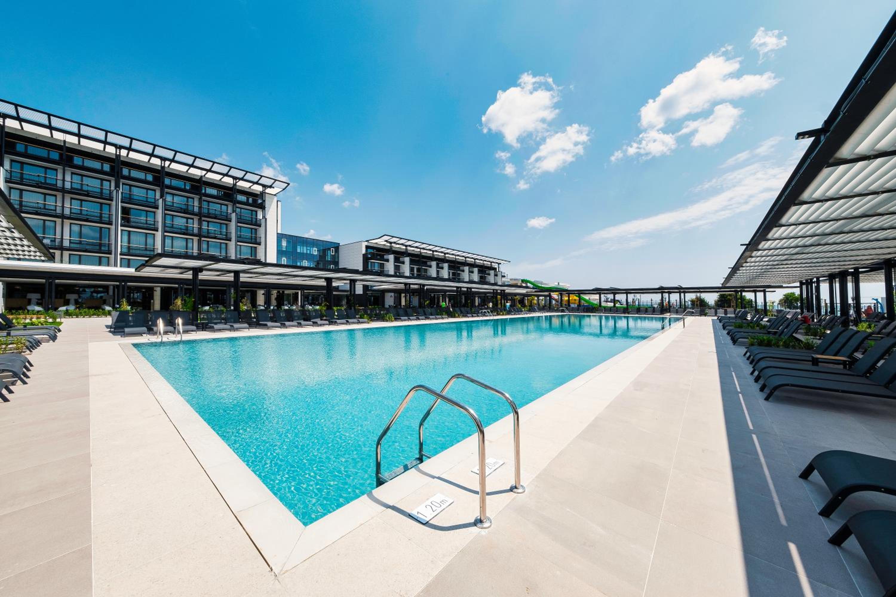 Voya beach resort 23/50