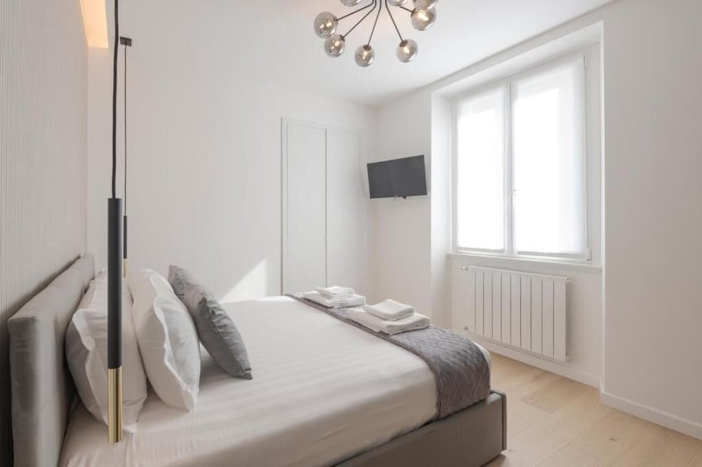 Milan Royal Suites Luxury Apartments 27/50