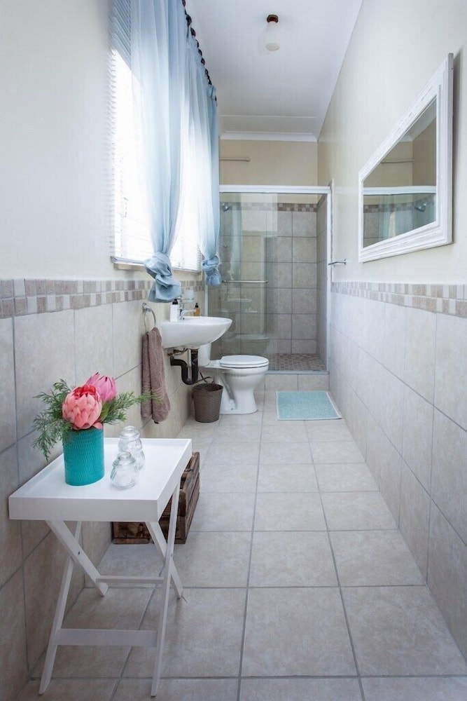 Gannabos Guest House 24/50