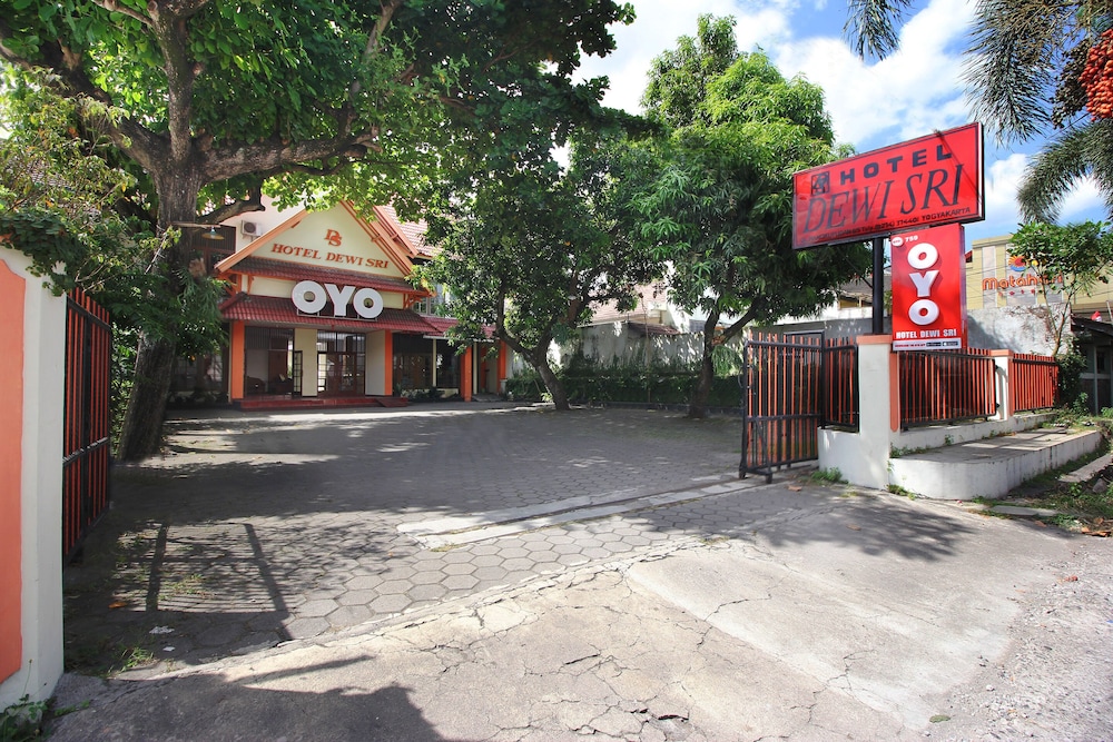 OYO 759 Hotel Dewi Sri 15/17