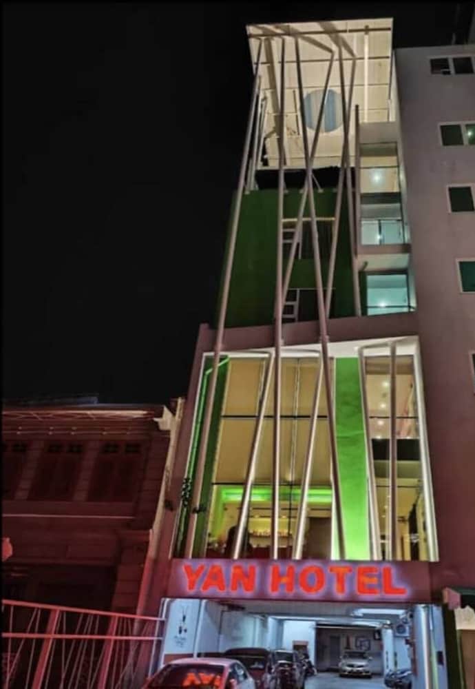 YAN Hotel 7/50