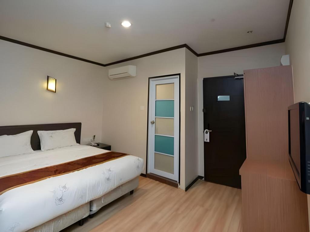 Hotel S Bee 11/41