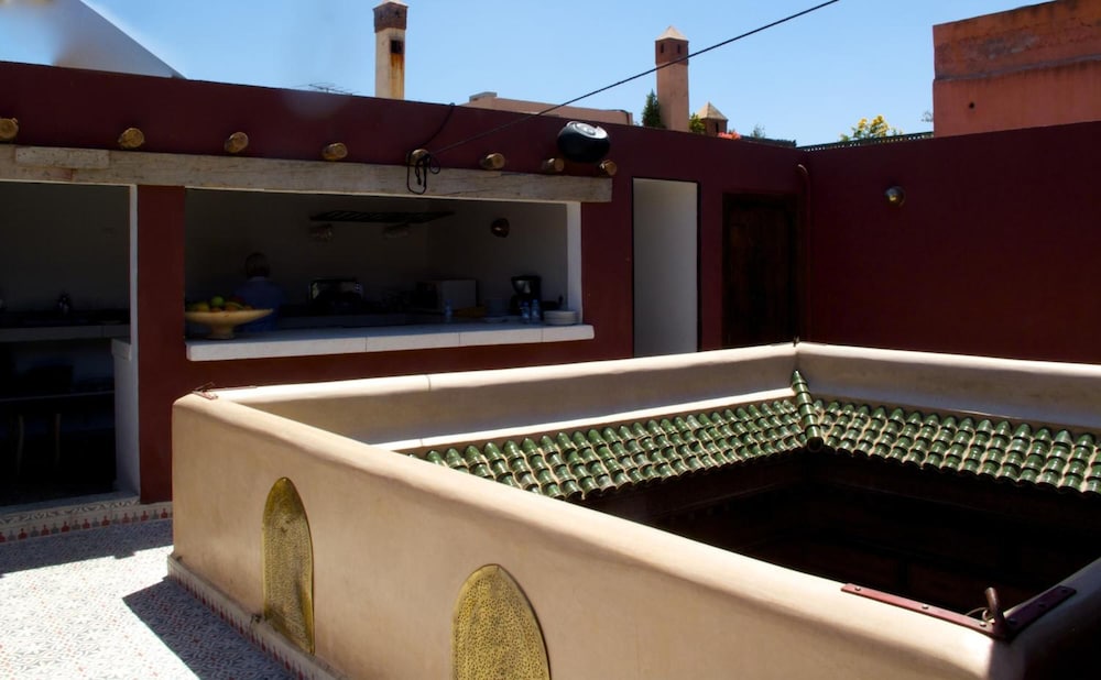 Riad Les Yeux Bleus 12/75