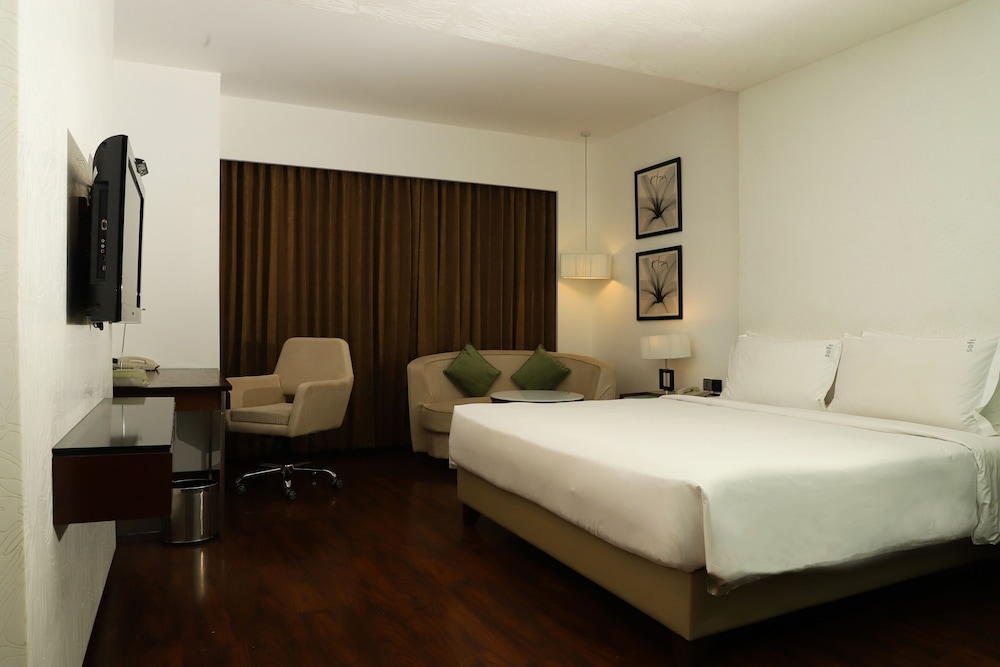 HOLIDAY INN CHANDIGARH PANCHKULA 10/63