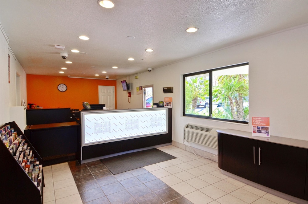 Lobby at Motel6 Palm Springs, CA - East - Palm Canyon, PALM SPRINGS - CA