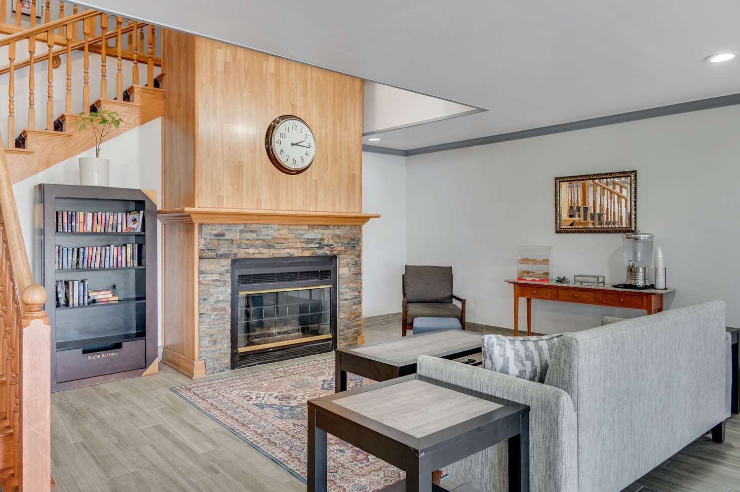 Country Inn & Suites By Radisson Grand Rapids Airport Mi 26/40