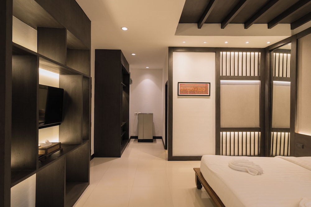 THE OPIUM SERVICED APARTMENT AND HOTEL 24/50
