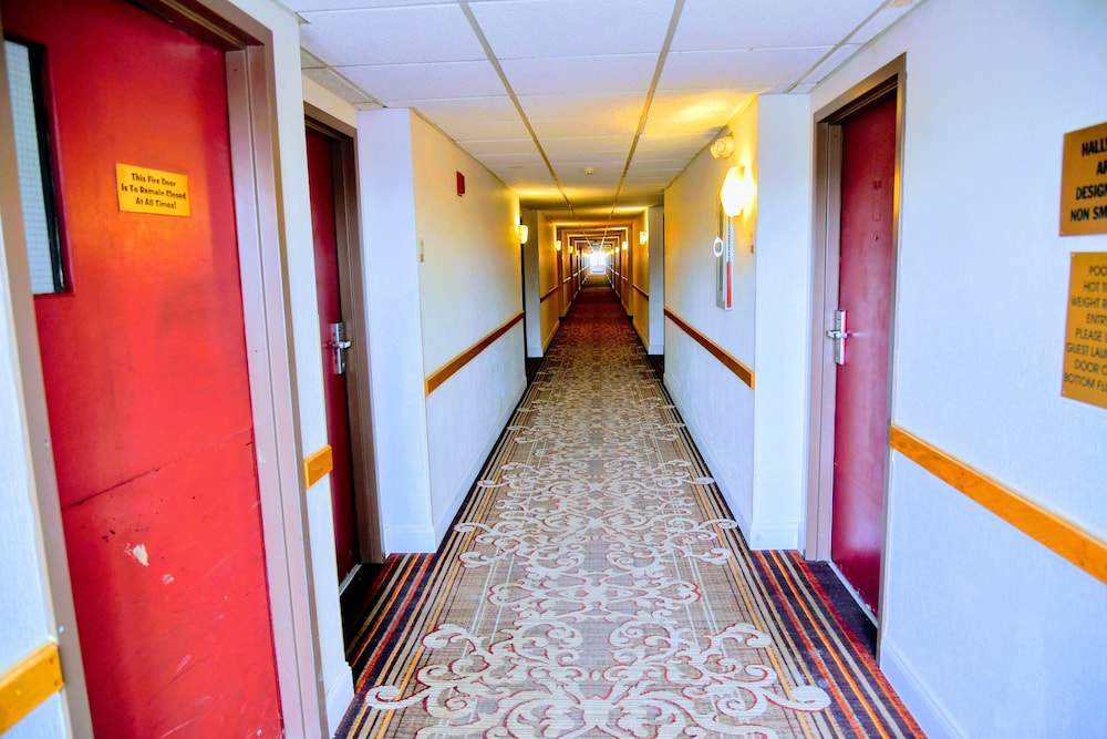 Douglas Inn Amp Conference Center 1/50