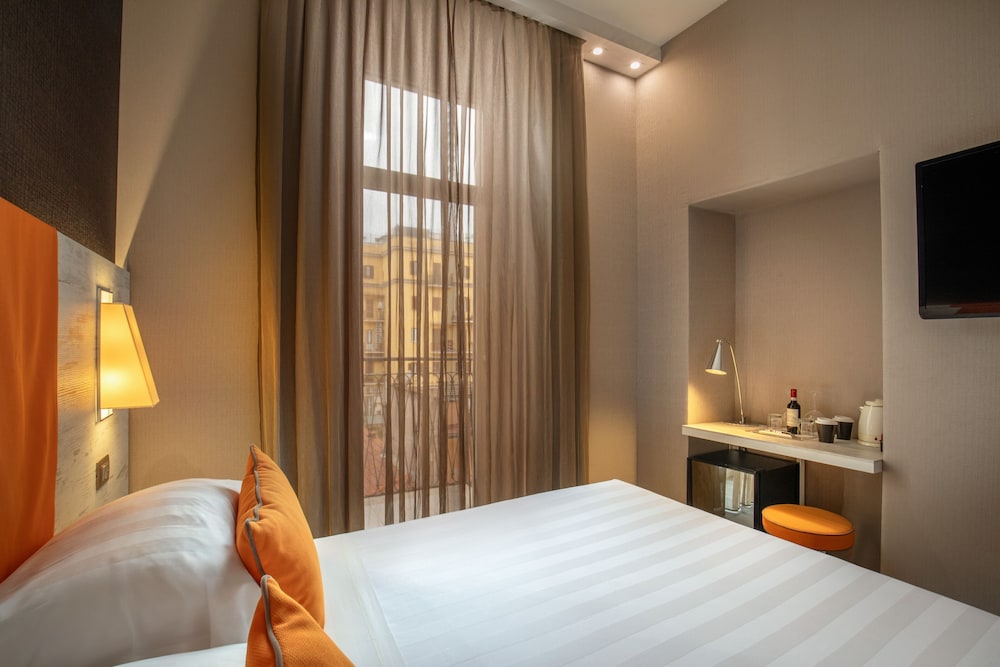 The Guardian Hotel 19/60