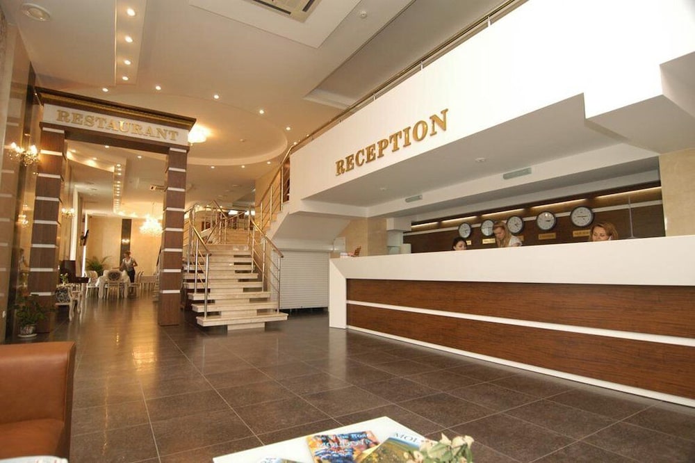 Manhattan Hotel Restaurant 6/41