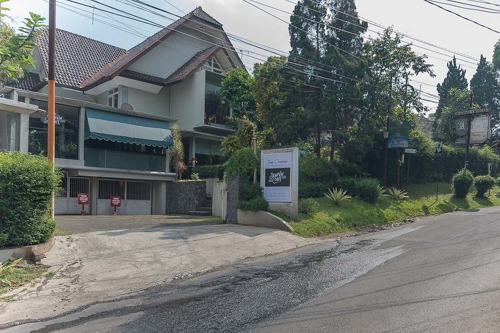 RedDoorz near UPI Setiabudi 2 16/19