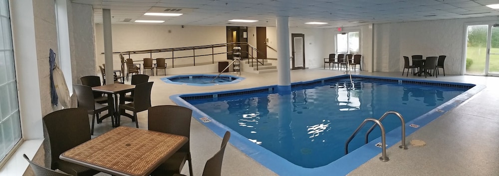 Charlevoix Inn Suites, SureStay Collection by Best Western 3/45