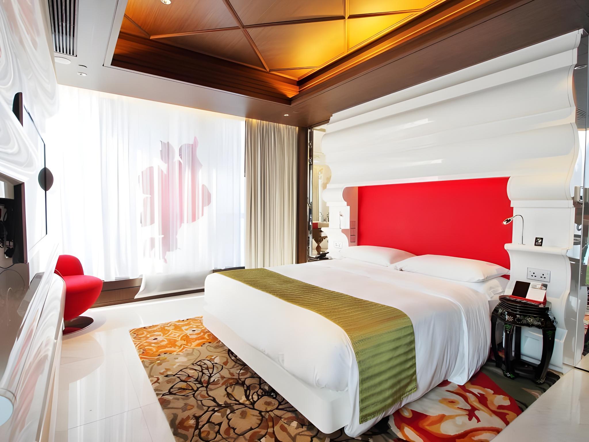 Mira, King Bed, Partial Harbour View