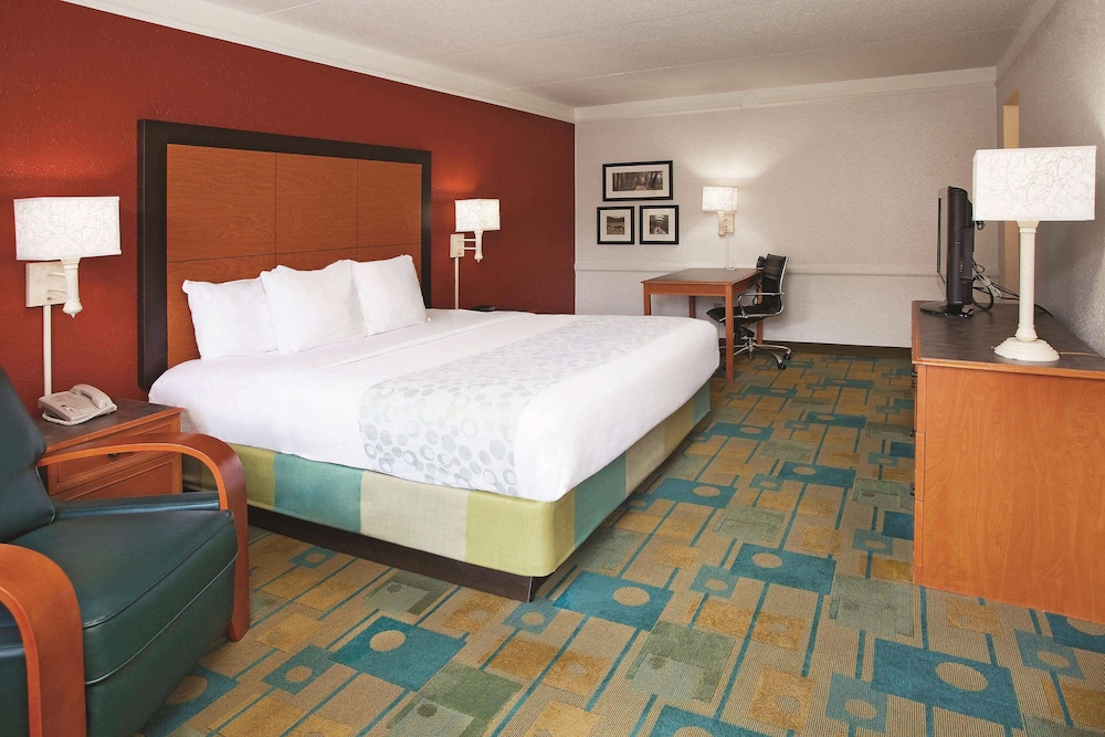 Howard Johnson by Wyndham Columbus Fort Benning 12/26