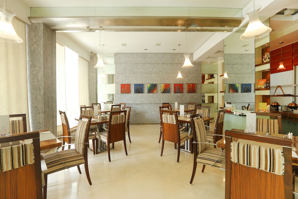 Regency Hotel 50/53