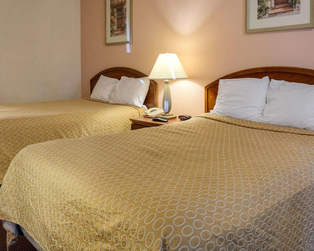 Rodeway Inn Colonial Heights I-95 7/40
