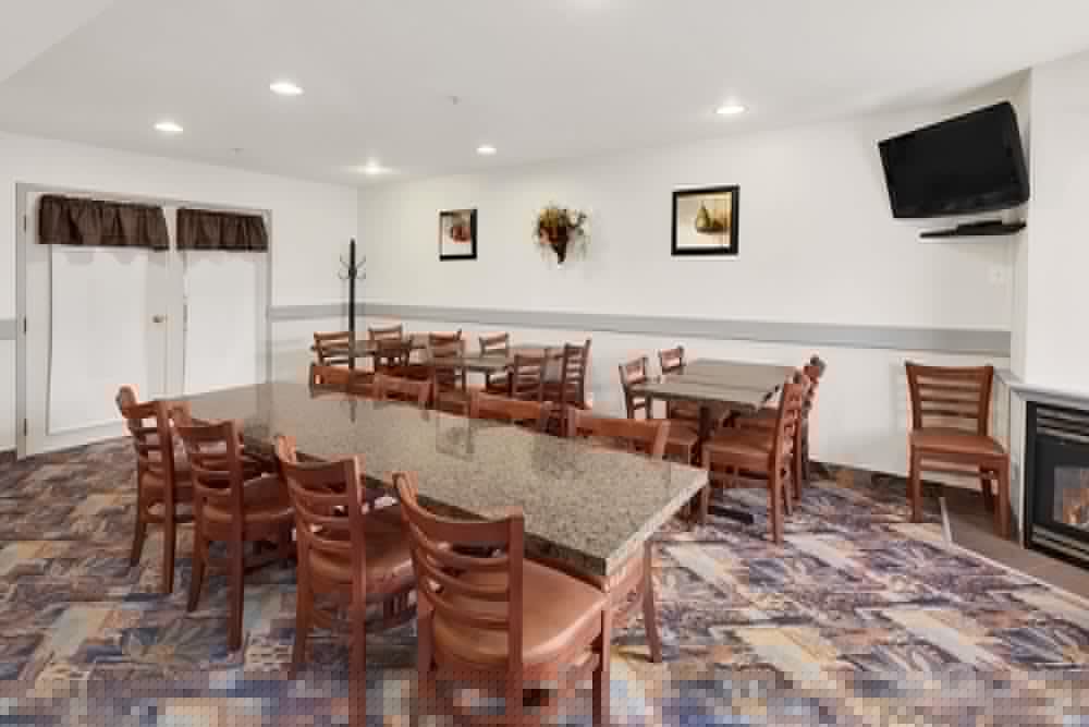 Super 8 by Wyndham Swift Current 36/46