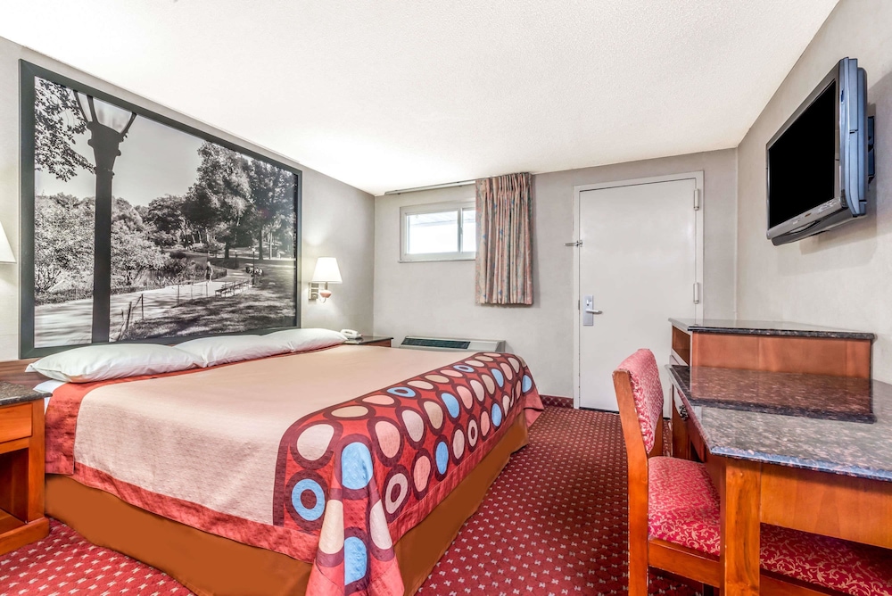 Super 8 by Wyndham North Bergen NJ/NYC Area 14/20