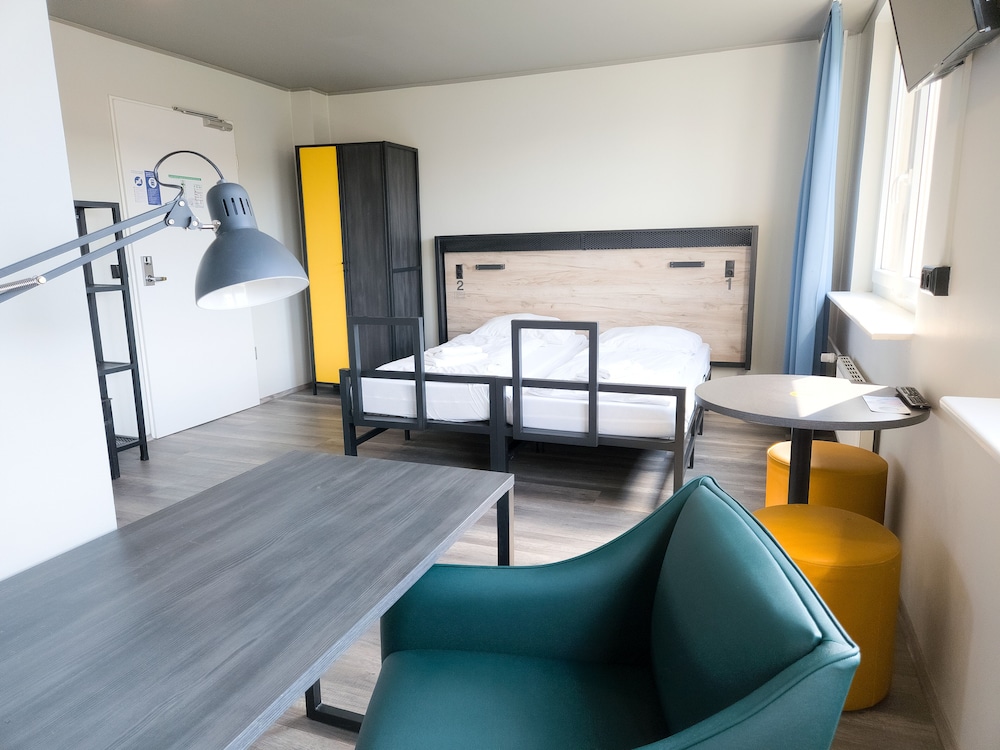 PLUS, TWIN BEDS