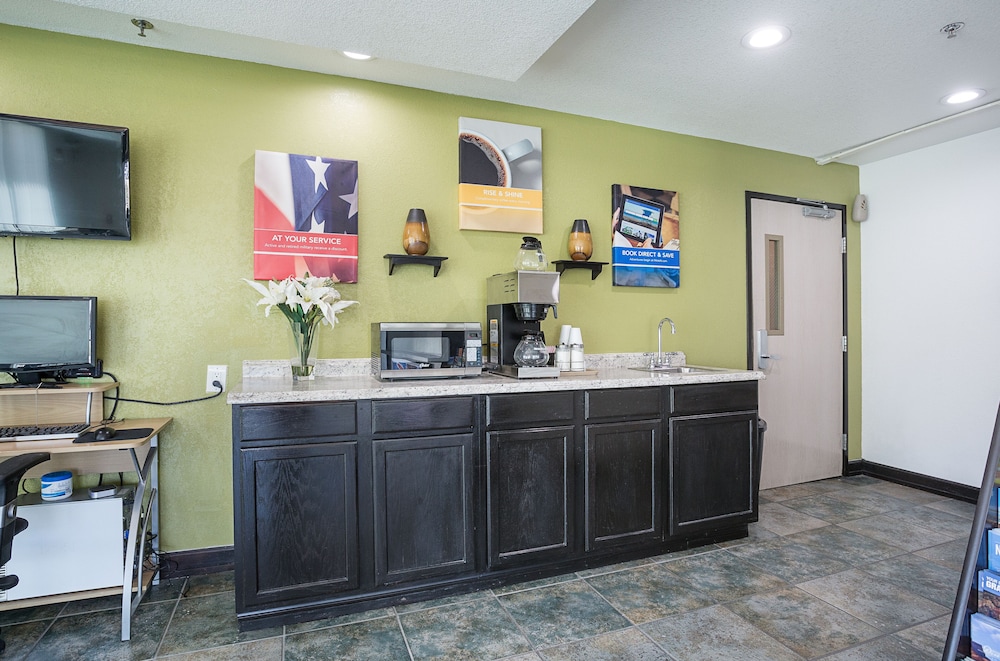 Motel 6 Lake Havasu City Lakeside 10/34