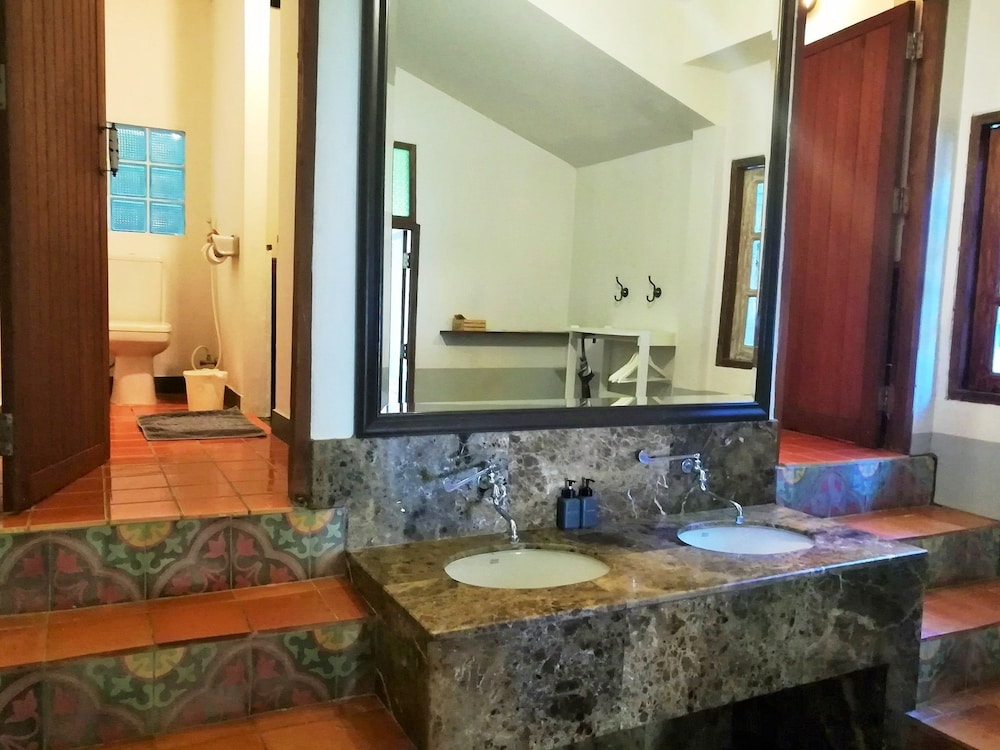 KOH MUNNORK PRIVATE ISLAND 48/50