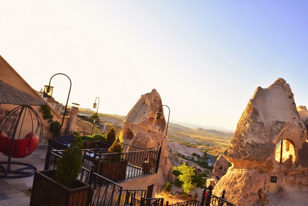 Caldera Hotel 73/77