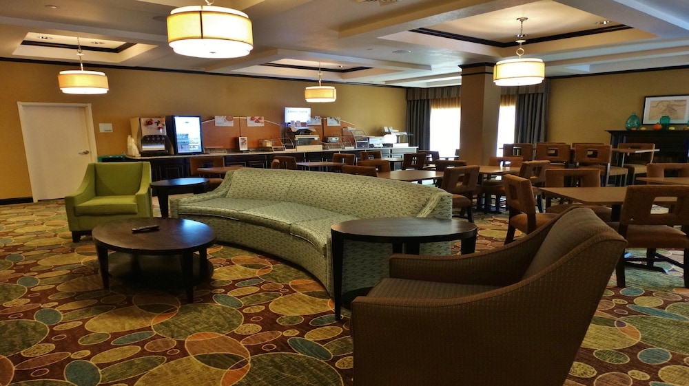 Holiday Inn Express And Suites Montgomery 65/76